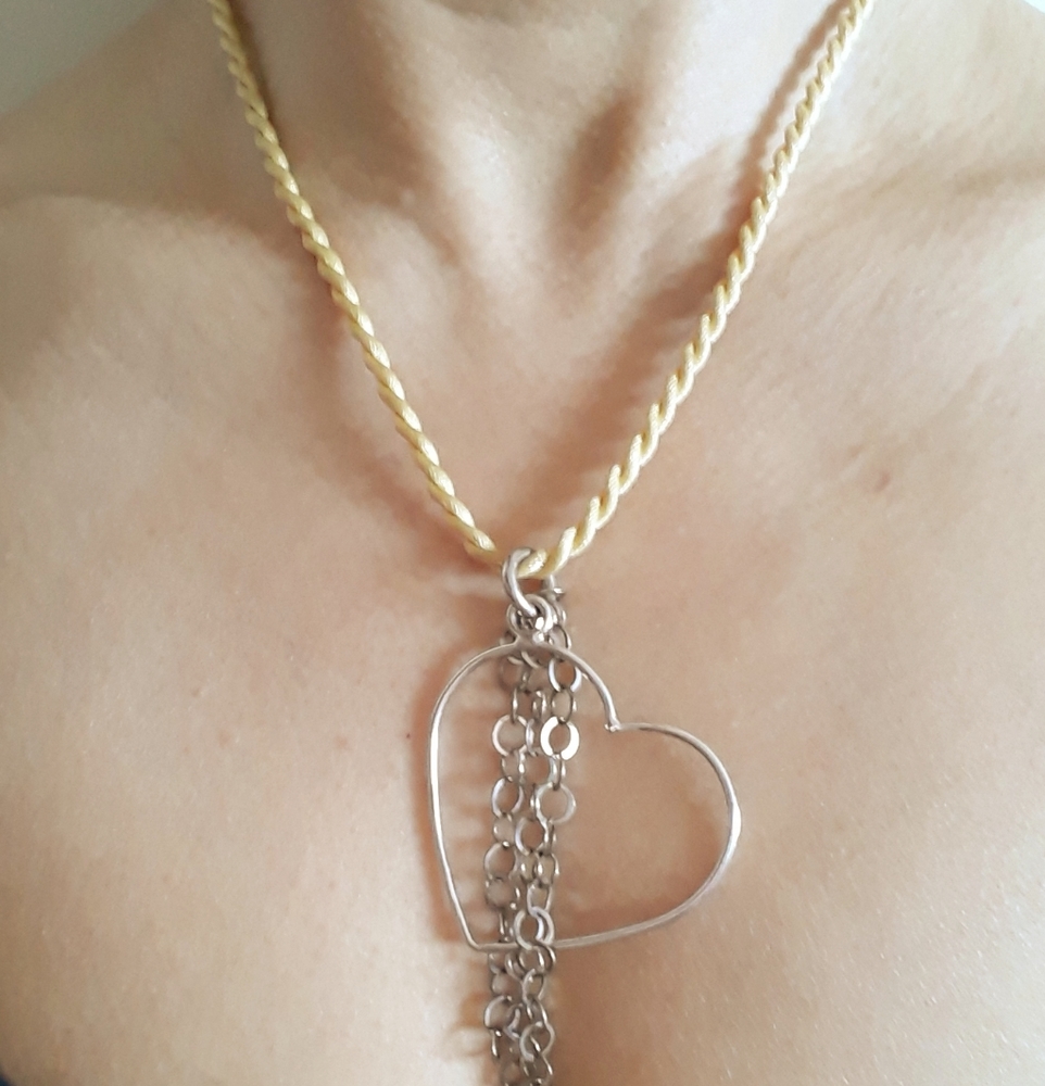 CHARMING SILVER HEART NECKLACE